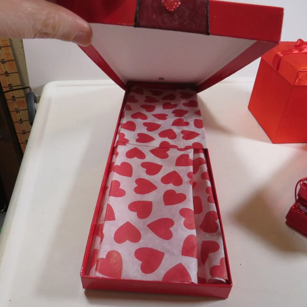 Collection of (8) valentine’s gift boxes (NEW)